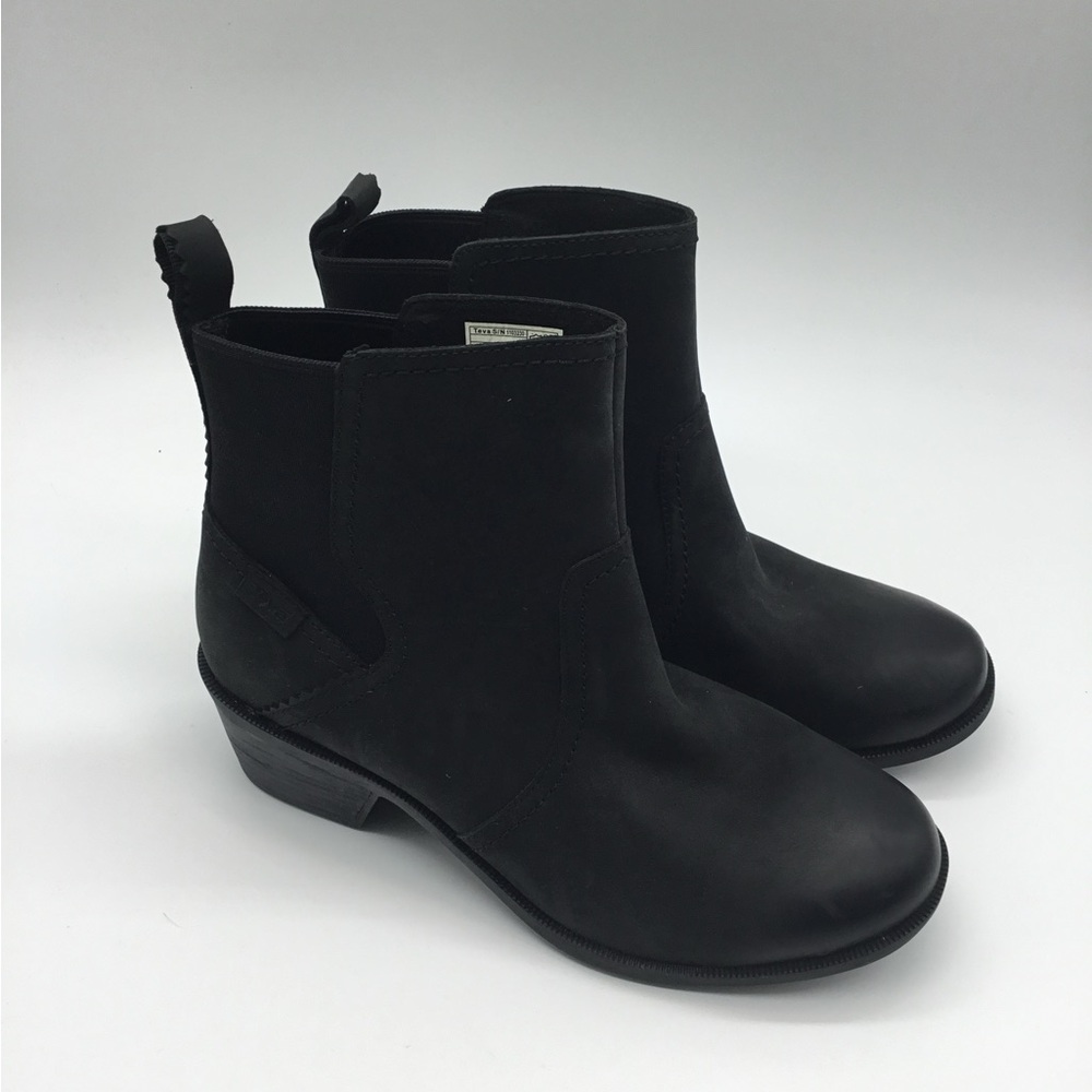 Teva Women’s Anaya Chelsea Boot